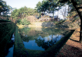 亀山城の境内の内堀跡